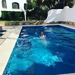 Chloe * Κάλπε